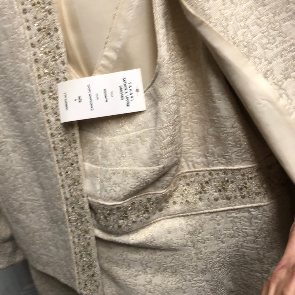Suit - Picture 4 of 5
